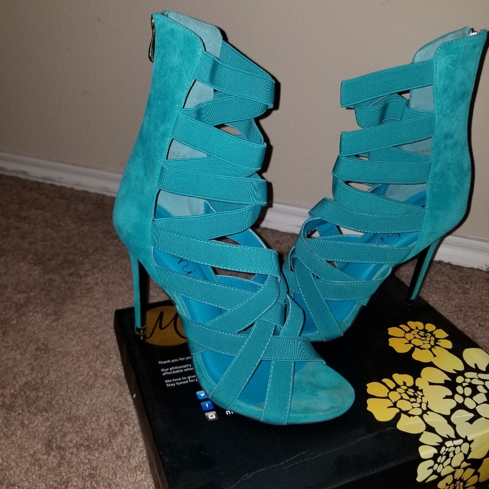 Shoes - Picture 2 of 3